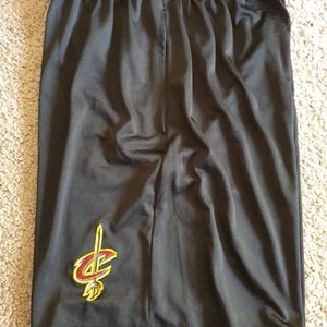 NBA Cavs basketball shorts, Med